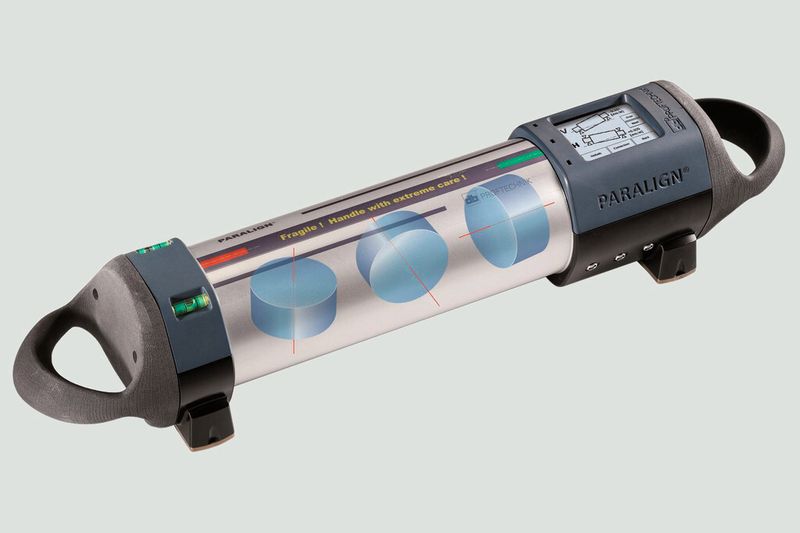Bild 1: Das Messgerät basiert auf drei Ringlaserkreiseln, die – blau dargestellt – in den drei Hauptachsen angeordnet sind und durch interne Verrechnung Positionen im Raum exakt ermitteln können. (Bild: db Prüftechnik)