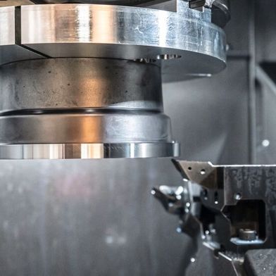High-precision machining of a gearbox housing on an Emag VL 6. (Image:Emag)