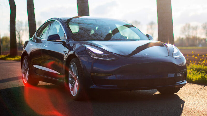 Platz 1 in der Mittelklasse im Februar 2022: Tesla Model 3, 3.690 Neuzulassungen (gemeinfrei)