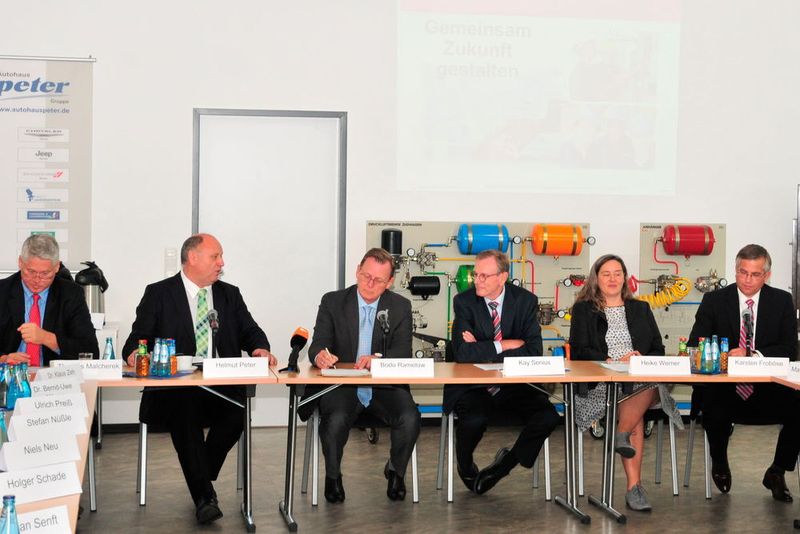 Prominenz aus der Politk und Wirtschaft Thüringens war zu dem besonderen Anlass nach Nordhausen gekommen. (Büttner/kfz-betrieb)
