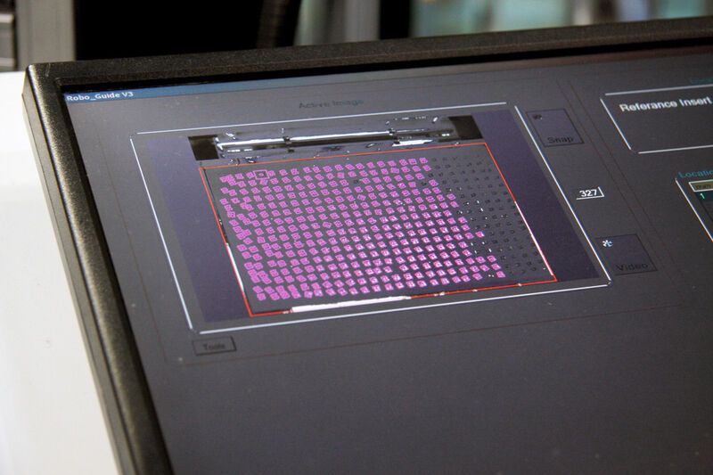Bild der Produktionspalette, das von dem Vermessungs-Kamerasystem generiert wurde. Hieraus errechnet der Roboter die Lage der WSP und bestimmt die optimalen Bewegungsabläufe. (Bild: M. Böhm, SMM)
