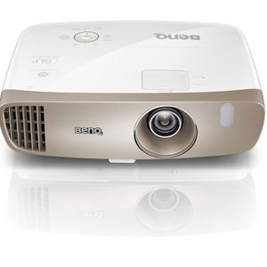 Bereits aus 2,50 Meter Abstand kann der Benq W2000W ein Bild mit bis zu 98 Zoll Diagonale auf die Projektionsfläche werfen.
