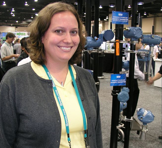 Melissa Stiegler, Emerson Process Management, war maßgeblich an der Entwicklung des neuen Rousemount Acoustic Transmitters beteiligt. Das kleine Bauteil detektiert Gaslecks aller Art.  (Bild: Jablonski/PROCESS)
