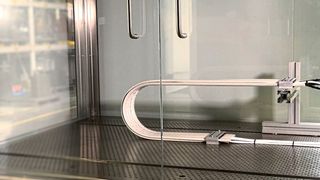 La nouvelle salle blanche igus construite par l'institut Fraunhofer IPA est destinée à la mise au point de plastiques en mouvement sans particules, convenant aux salles blanches jusqu'à la classe de propreté de l'air 1 en vertu de la norme ISO 14644-1.  (igus)