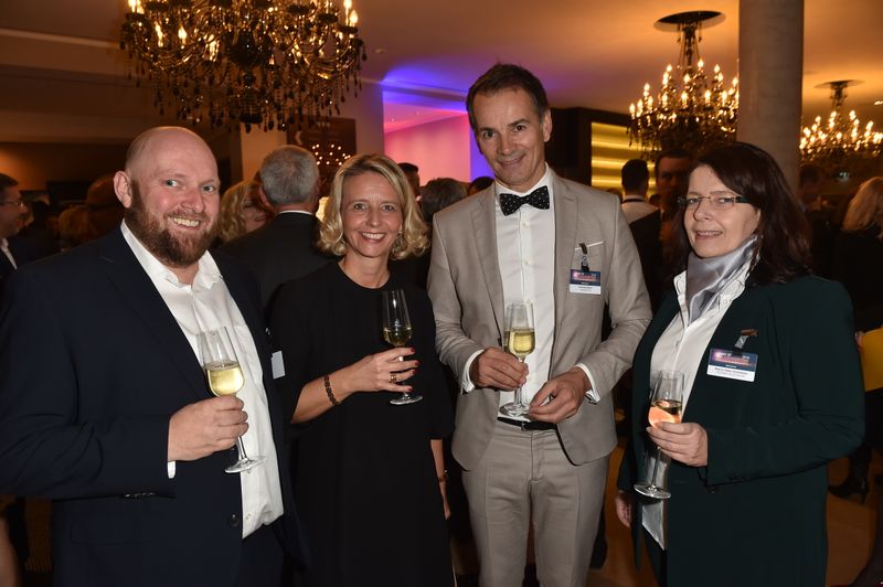 (v. l.) Mario Meyer, MICHAELTELECOM, Stephanie Steen, IT-BUSINESS, Andreas Bortoli, neumeier AG, und Bianca Hake-Varenkamp, MICHAELTELECOM. (Bild: Hannes Magerstädt)