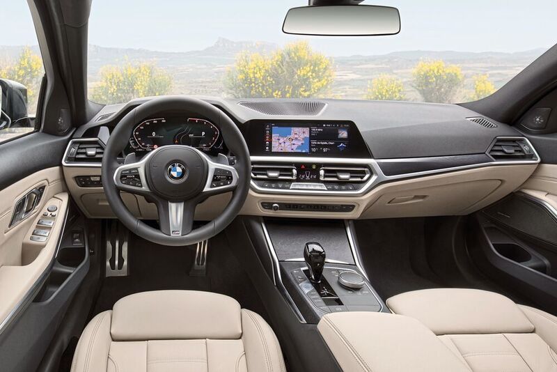 Fahrer und Beifahrer blicken auf das gleiche Interieur wie in der Limousine. (BMW)