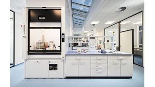 Abb. 1: Effizient geplant: Raumlufttechnik, Einrichtungs- und Betriebskonzepte greifen im modernen Labor nahtlos ineinander (Bild: all rights reserved)