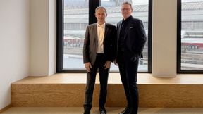 Thomas Rösch (CEO Cofinity-X) und Dieter Meuser (CEO GEC) setzen einen der ersten Showcases für interoperablen Datenaustausch zwischen Catena-X und Factory-X um.
 (Bild: German Edge Cloud)