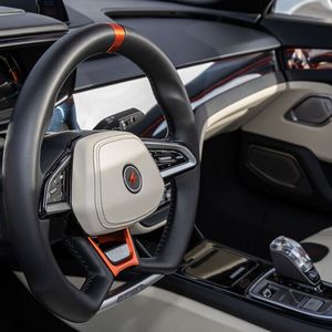 Der Innenraum des Vayanne ist sportlich und nobel eingerichtet.(Bild:  Deus Automobiles)