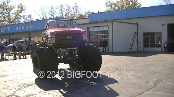 Der Bigfoot 20: der weltweit erste Monstertruck mit Elektroantrieb macht mit über 260 kW und 1100 Nm Autos umweltschonend platt (Bild: Bigfoot 4x4 Inc.)