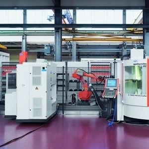 Bild 2: Hochgeschwindigkeitsfräsen, Senkerodieren und Schneiderodieren werden in der flexiblen Automatisierungslösung Concept Cell miteinander verknüpft.