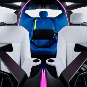 Freie Sicht für den Thron-Inhaber - im Holograktor ist Reihe Zwei der Premium-Platz mit eingenem durchsichtigen Riesendisplay für holografische Einblendungen.(Bild:  WayRay)