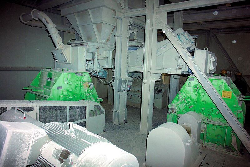 Bild 1: Hammermühlen laufen meist im Dauerbetrieb, deswegen sparen IE3 Motoren gerade hier sehr viel Energie. Zusätzlich sind Anlagenhersteller mit IE3 Motoren weltweit bestens für kommende gesetzliche Anforderungen gewappnet.  (Bild: Siemens)