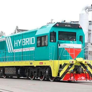 The new locomotive is a "green" hybrid model in both senses, combining a low-emission diesel engine with a lithium-iron phosphate battery. (Image:crrcgc)