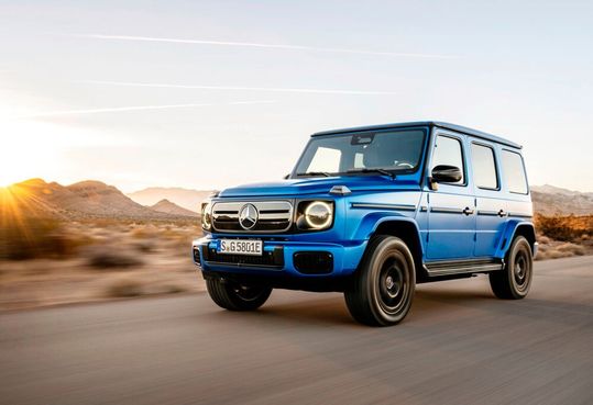 Bei weltweit etwa 9.000 Fahrzeugen der vollelektrischen G-Klasse von Mercedes-Benz kann es wegen fehlerhafter Schrauben zum Kontrollverlust über das Fahrzeug kommen. Die Stuttgarter haben eine Rückrufaktion gestartet ...(Bild:  Mercedes-Benz)