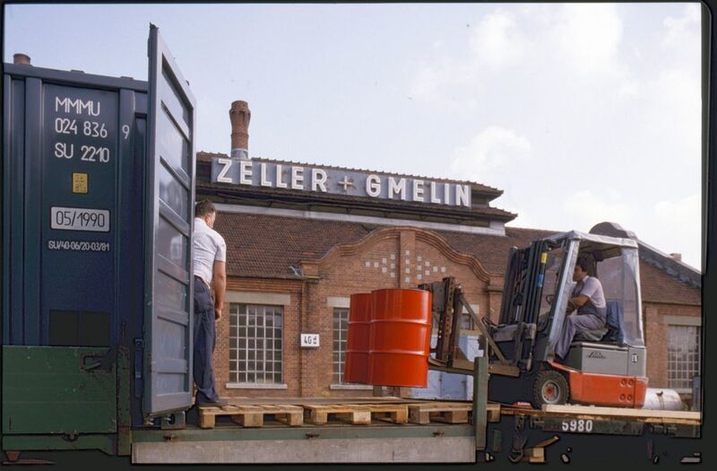 Zeller+Gmelin im Wandel der Zeit: 1866 begann alles mit der Nutzung der Schiefersteilhalden der sogenannten „Ebene“ in Groß-Eislingen. Das Hauptgeschäft bestand damals in der Destillation und Gewinnung von Leucht- und Heizöl. (Bild: Zeller+Gmelin)