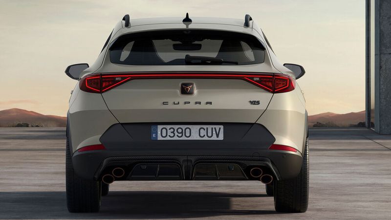 Erkennungszeichen des Formentor: Der VZ5 trägt am Heck ein durchgehendes Rückleuchtenband. (Bild: Seat)