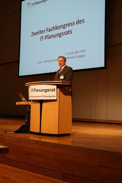 Baden-Württembergs Innenminister Reinhold Gall hält die Begrüßungsrede (Foto: mk)