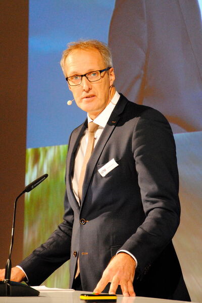 Thomas Kaiser, Vertriebsleiter Automotive Total Deutschland, lobte die 50-jährige Partnerschaft von Elf und Renault.  (Baeuchle/»kfz-betrieb«)