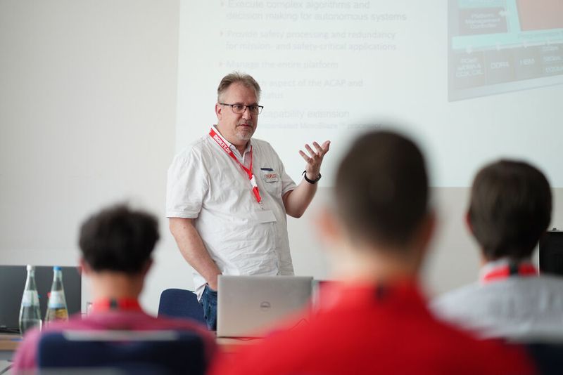 FPGA Conference Europe 2022: Über 70 Sprecher, 100 Vorträge und über 250 Teilnehmer – nach zwei Jahren mit Corona-bedingten Digitalkonferenzen fand die dreitägige FPGA Conference vom 5. bis 7. Juli 2022 endlich wieder als Präsenzveranstaltung statt. Besondere Highlights waren die spannende Keynote von Nick Ni von AMD/Xilinx, die interessante Couchtalk-Expertenrunde, der traditionelle BBQ-Grillabend sowie die vielen glücklichen Gewinner der Verlosungsaktionen.  (Bild: Nadine Stegemann)