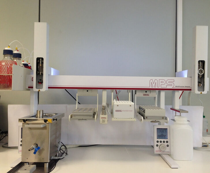 Abb. 4: MPS-Dual-Head-Workstation konfiguriert für die automatisierte ultraschallgestützte Flüssigextraktion und Filtration der Extrakte. (Bild: Research Institute for Chromatography)