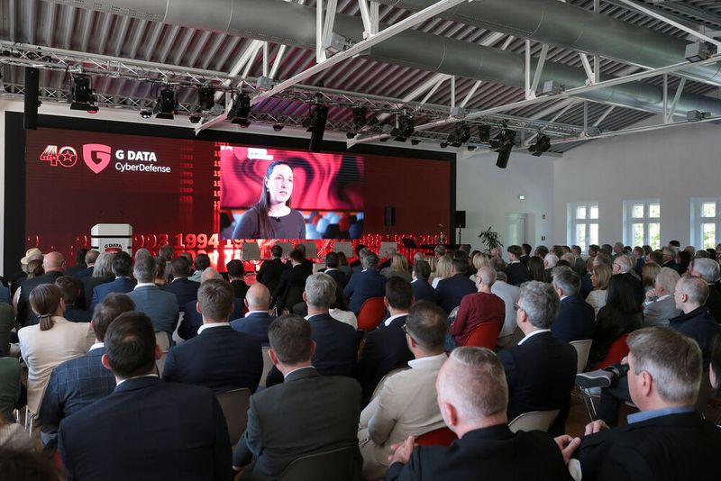 Full House: Unzählige Gratulanten waren auf den Campus gekommen. Aber auch zahlreiche virtuelle Grußbotschaften erreichten das Unternehmen. (Bild: G Data)