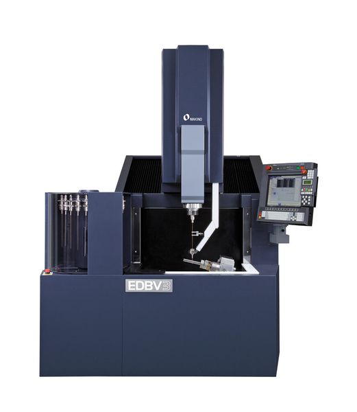 Bild 1: Diese Senkerodiermaschine wurde speziell für das Bohren von Kühllöchern entwickelt. (Bild: Makino)