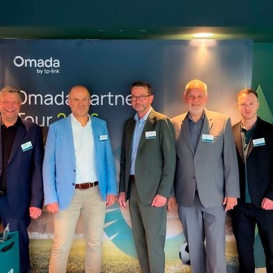 (V. l.) Jan Duve (ADN), Thorsten à Tellinghusen (ADN), Thomas Mühlenkamp (ADN) und Jens Walter (TP-Link) freuen sich auf die Zusammenarbeit zwischen ADN und TP-Link.  (Bild: ADN/TP-Link)