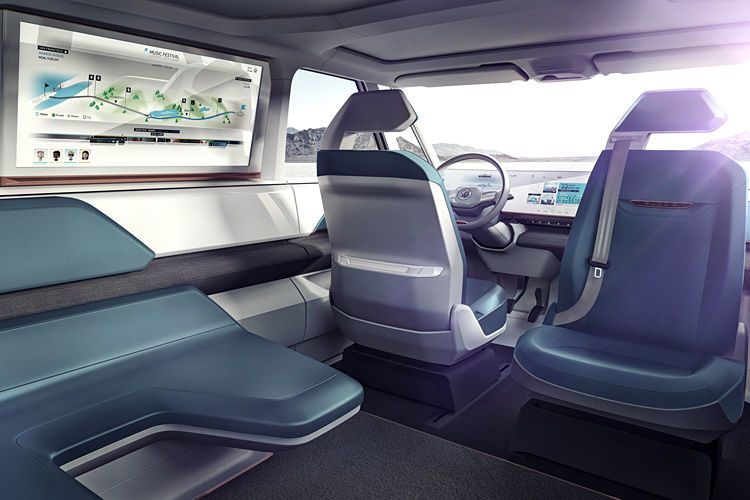 Für die Passagiere steht im Fond ein 34-Zoll-Display zur Verfügung. (Foto: VW)