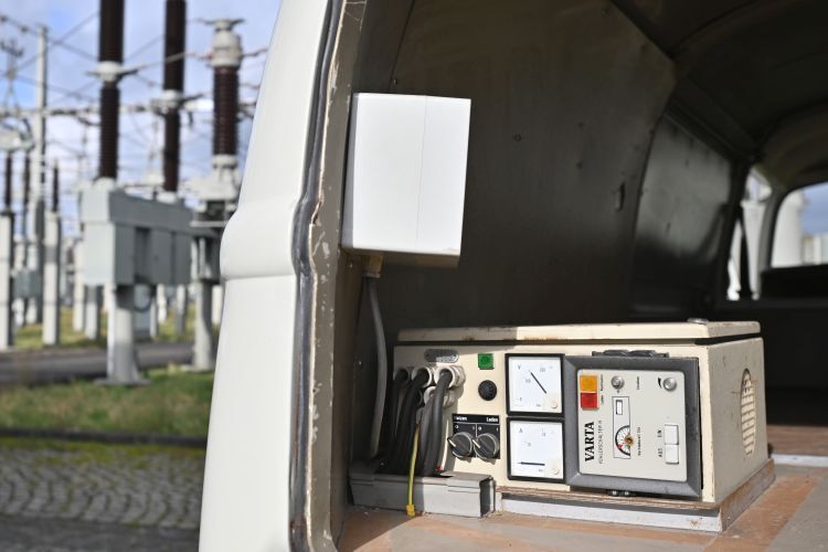 Das Ladegerät war im Innenraum verbaut und sorgte für die „Inhaus“-Ladung der Batterie.  (Bild: Volkswagen AG)