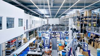 Moderne Logistikzentren, wie hier am Bizerba-Standort in Balingen, setzen auf hochautomatisierte Versandprozesse. (Bild: Bizerba)