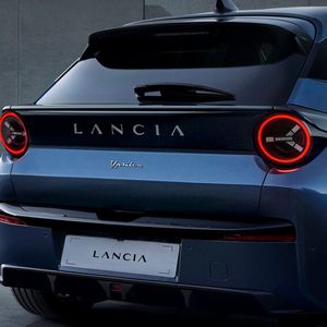 Nach Deutschland kommt der Fünftürer erst 2025.(Bild:  Lancia)