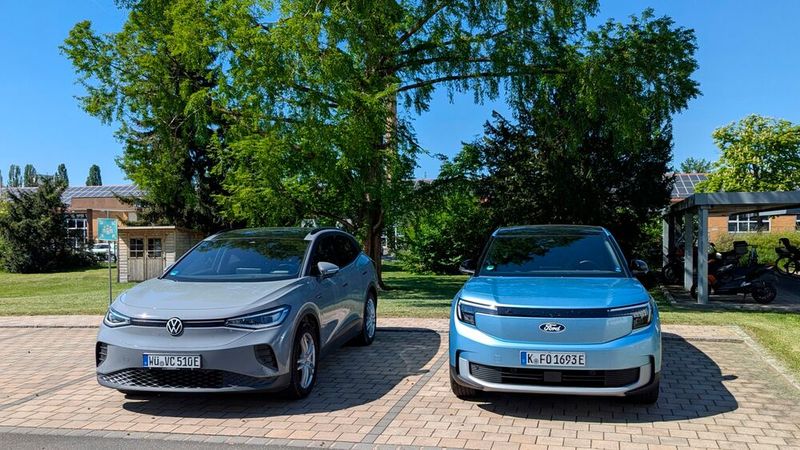 Äußerlich besteht keinerlei Verwechslungsgefahr zwischen dem VW ID 4 und dem Ford Explorer – trotz ihrer engen technischen Verwandtschaft.(Bild:  Rosenow – VCG)