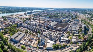 Die Schott AG ist ein führender Technologiekonzern für Spezialglas und Glaskeramik und damit innovativer Partner vieler Branchengrößen – von Aviation bis Pharma. (Schott)