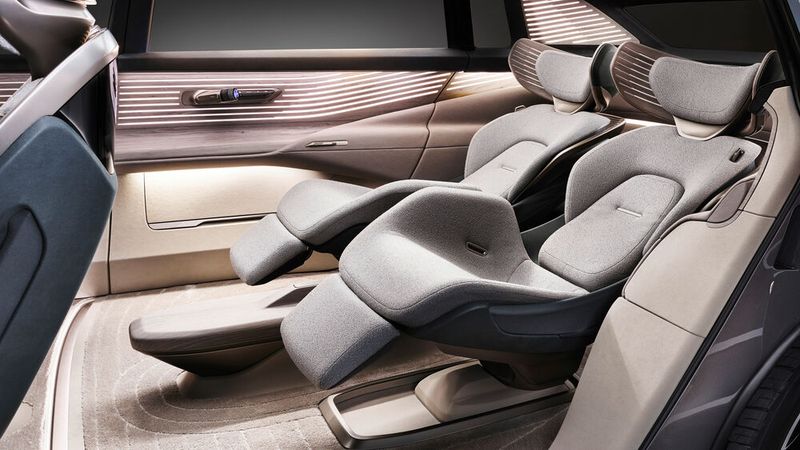 Die luxuriösen Fauteuils sind nicht etwa mit edlem Leder, sondern mit rezykliertem Polyamid bezogen.  (Bild: Audi)