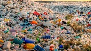 Das soll aufhören! BASF, Quantafuel und Remondis haben deshalb eine Absichtserklärung zur Prüfung einer Kooperation fürs chemische Recycling von Kunststoffen unterzeichnet. Es geht dabei auch um die Möglichkeit einer gemeinsamen Investition in eine Pyrolyseanlage. (VCG)