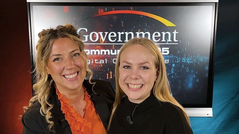 Franziska Magai, Head of Event Operations, und Anna-Maria Biechele, Event-Manager, von der Vogel IT-Akademie moderieren (erneut) die Online-Konferenz. (Bild:  © Vogel IT-Akademie)