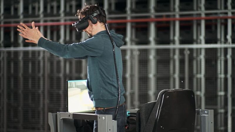 Nicht nur das Fahren, sondern auch andere Abläufe lassen sich im VR-Simulator trainieren. (Bild: Screenshot/Jungheinrich)