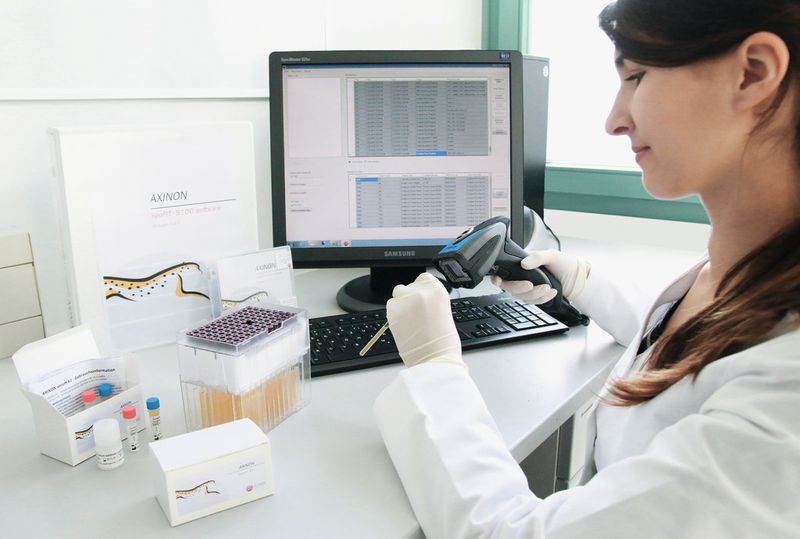 Nach einer kompakten Schulung kann ausgebildetes Laborpersonal alle Messungen selbständig durchführen. (Bild: Numares)