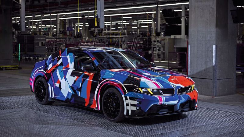 BMW baut seine Elektrofahrzeugproduktion in Bayern aus: Das neue Batteriewerk Irlbach-Straßkirchen liefert Gen6-Hochvoltbatterien nach München, wo künftig auch der erste vollelektrische M3 entstehen soll.(Bild:  Fabian Kirchbauer)