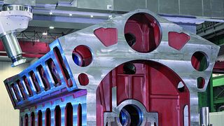 Vollhydrostatisch gelagerte Portalfräsanlagen sind Spezialisten für die präzise Großteilebearbeitung. Sie laufen in der Regel 20 bis 30 Jahre störungsfrei. (Bild: Waldrich Siegen)