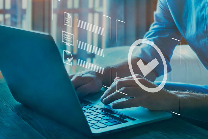 RS, ein globaler Anbieter von Produkt- sowie Servicelösungen für Industriekunden, hat die Nutzungsmöglichkeiten von Design-Spark – seiner Online-Community für Ingenieure und Techniker – um ein „Product Design Center“ erweitert. Es umfasst einen umfangreichen Pool an technischen Informationen zu elektronischen Komponenten mit insgesamt mehr als einer Milliarde Teilenummern. (Bild: RS - 2020 Song_about_summer/Shutterstock)