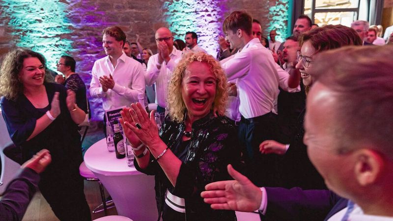 Bei CSB Schimmel aus Berlin war die Freude riesig über den Gesamtsieg in der Kategorie Digitalisierung. (Bild: Stefan Bausewein)