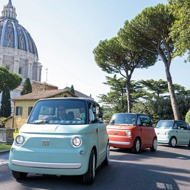 Die neue Elektrofahrzeugflotte von FIAT unterstützt den Vatikan beim Ausbau einer nachhaltigen und emissionsfreien Mobilität. (Bild: @Governatorato)