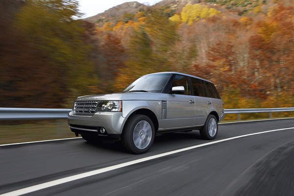 Die klassische Statur des Range Rover blieb unangetastet, doch unter dem Blech hielt viel neue Technik Einzug. (Archiv: Vogel Business Media)