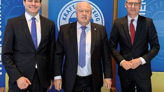 Der Kfz-Landesverband Rheinland-Pfalz blickt skeptisch auf das Autojahr 2020 (von links): Pressesprecher Andreas Gröhbühl, Präsident Hans Werner Norren und Geschäftsführer Jens Bleutge. (Bild: Doris Pfaff)