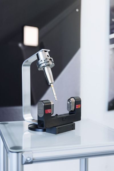 Das Lasermesssystem LC50-Digilog von Blum-Novotest. (Bild: Grob Werke)