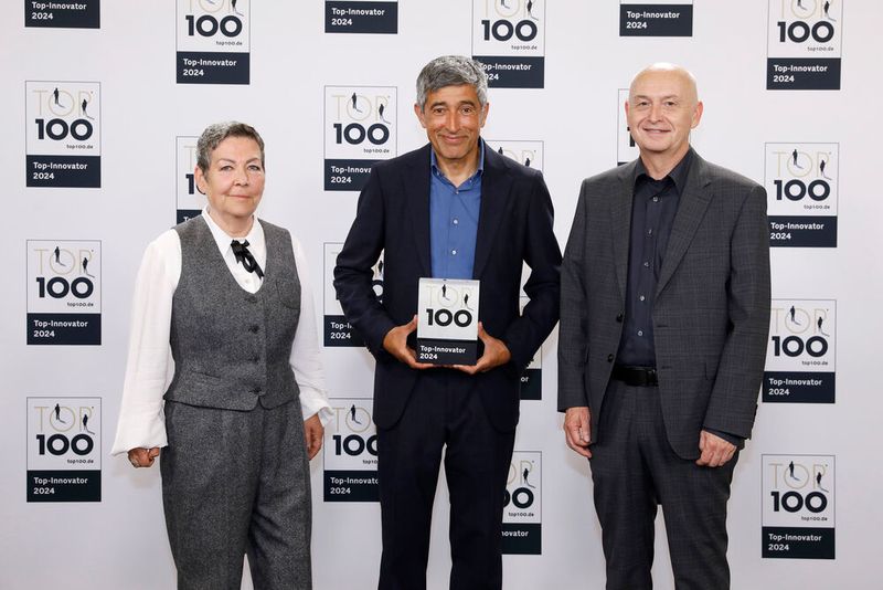 Die Bikon-Technik GmbH ist auf Spannsatzanwendungen in allen Bereichen der Antriebstechnik spezialisiert – und hat mit Produktpiraterie zu kämpfen. Der Mittelständler setzt sich mit kontinuierlichen Innovationen dennoch regelmäßig von den Plagiatherstellern ab und bleibt somit wettbewerbsfähig. Im Bild: Margarete Gau (links, Marketing), Zlatko Dizdarevic (Geschäftsführender Gesellschafter). (Bild: KD Busch/compamedia)