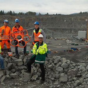 Flugroboter von Aibotix mit automatisiertem Start- und Lande-Prozess erleichtert die Steuerung.