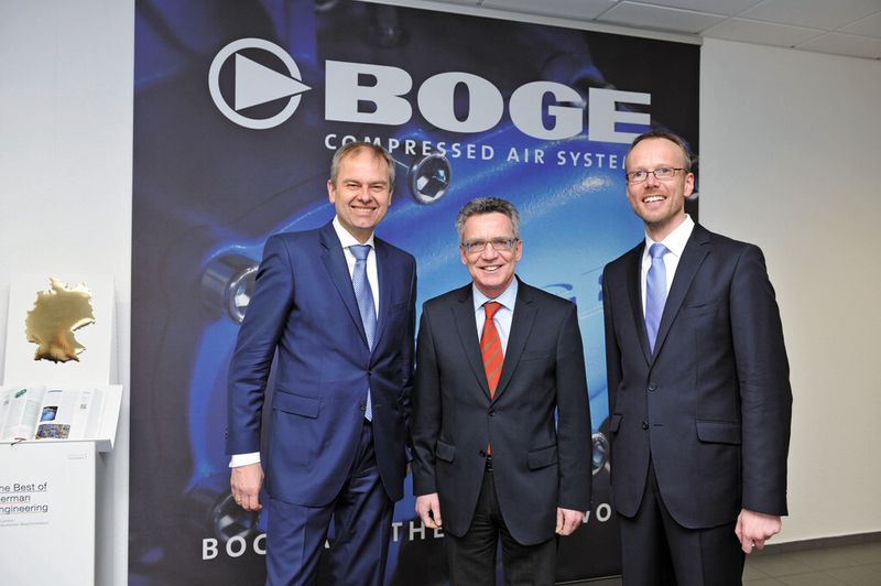 Boge-Geschäftsführer Wolf D. Meier-Scheuven, Bundesinnenminister Dr. Thomas de Maizière und Boge-Geschäftsführer Thorsten Meier. (Bild: Boge)